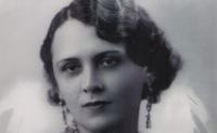 Iryna Berest (née en 1900). Cantatrice et mère de la famille.