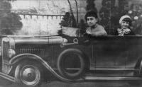 Sonia Bory et son frère à Wolozyn, en 1935